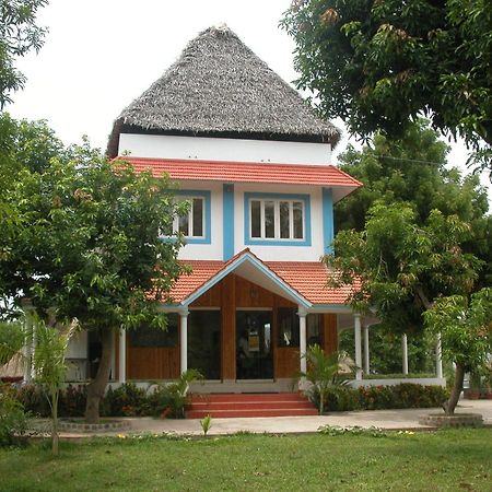 Hotel Prince Park Pondicherry Exterior foto